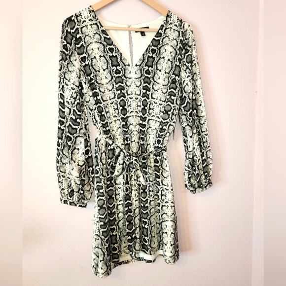 EXPRESS Women’s Snakeskin Print Balloon Sleeve Mini Dress, size M - Picture 2 of 15